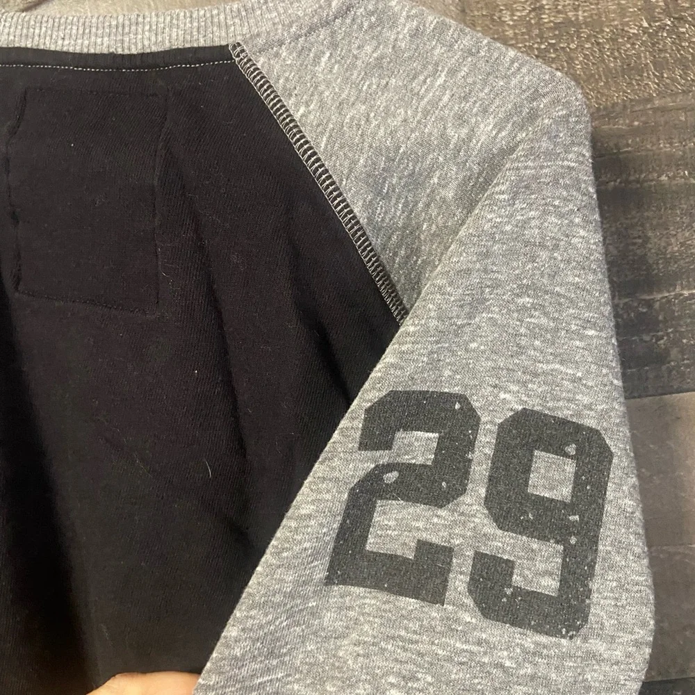 Von Dutch Black & Heather Gray Raglan Crewneck Sweatshirt Medium